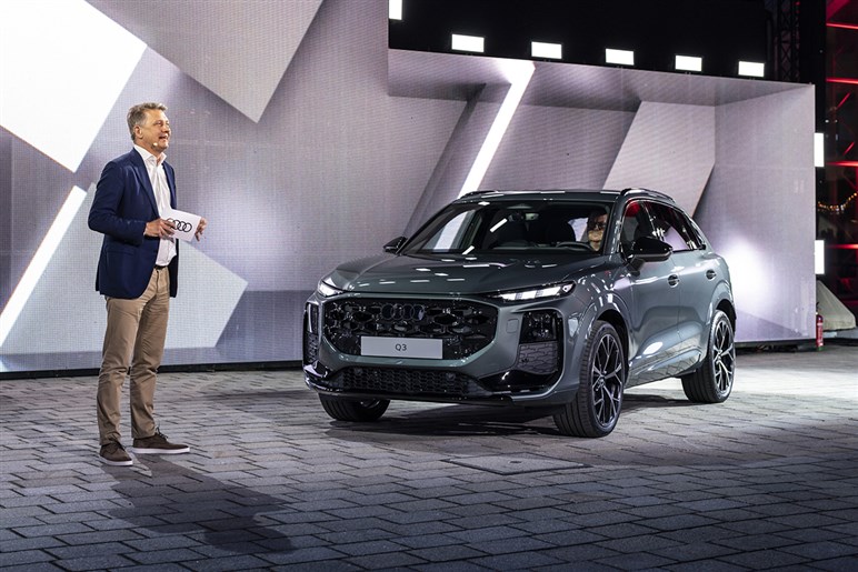 アウディが第3世代の新型「Q3」を発表。マトリクスLEDヘッドライトや車載ソフトウェアを強化…欧州で10月発売へ