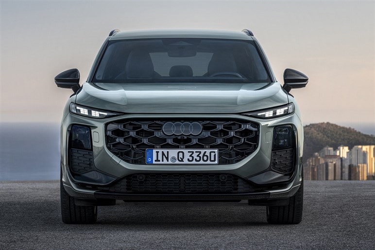 アウディが第3世代の新型「Q3」を発表。マトリクスLEDヘッドライトや車載ソフトウェアを強化…欧州で10月発売へ
