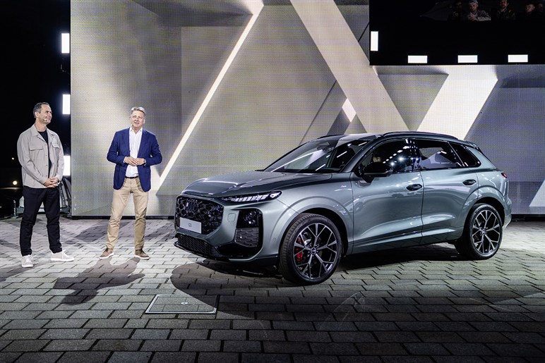 アウディが第3世代の新型「Q3」を発表。マトリクスLEDヘッドライトや車載ソフトウェアを強化…欧州で10月発売へ