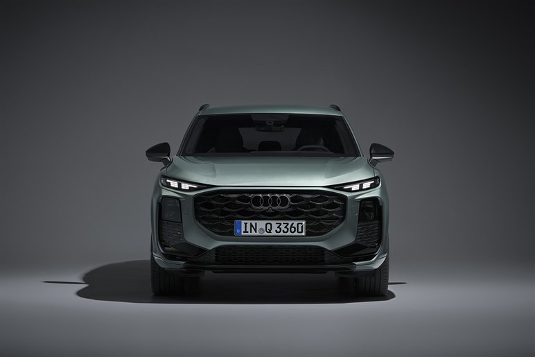 アウディが第3世代の新型「Q3」を発表。マトリクスLEDヘッドライトや車載ソフトウェアを強化…欧州で10月発売へ