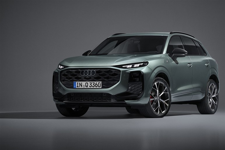 アウディが第3世代の新型「Q3」を発表。マトリクスLEDヘッドライトや車載ソフトウェアを強化…欧州で10月発売へ
