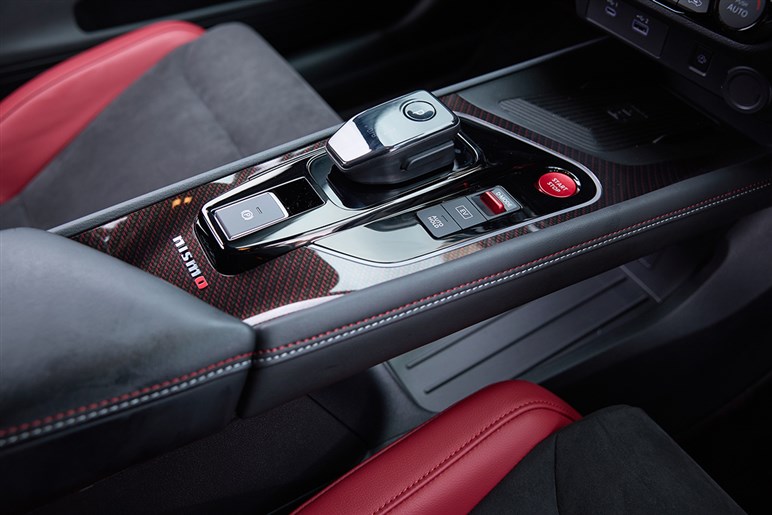 【実際どうなの？】日産「ノート」購入者の本音。「e-POWER」の走りが高評価…でも内装の質感やオプション価格に不満の声も