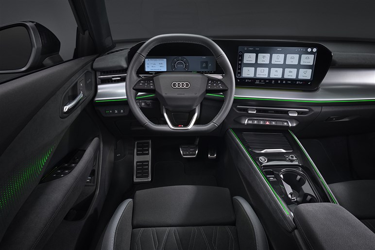 アウディが第3世代の新型「Q3」を発表。マトリクスLEDヘッドライトや車載ソフトウェアを強化…欧州で10月発売へ