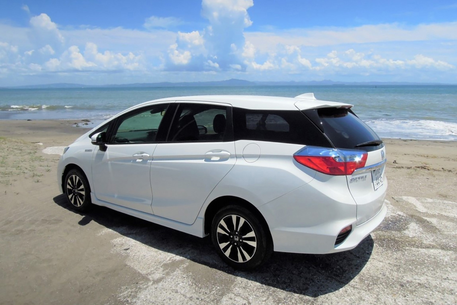 海 山ドライブのあとの洗車は家に着く前が正解だった 海の塩害だけじゃなく山の 樹液 もクルマには天敵 Web Cartop 自動車情報サイト 新車 中古車 Carview