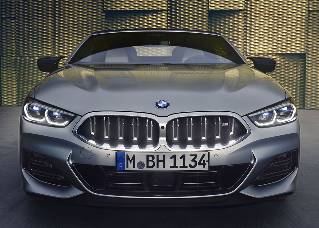 キドニーグリルにイルミネーションを装備！ BMWが「新型8シリーズ」を発表