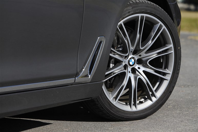 新型 BMW 7シリーズに試乗。ハイテクとぶれない哲学がそこにはある
