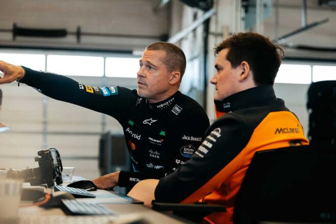 真剣さと好奇心に溢れたブラッド・ピットのF1初走行「自分のデータを見たがっていた」とマクラーレンのブラウンが明かす