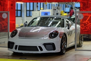 【最後の991型ポルシェ911】米チャリティ・オークションに出品　新型コロナウイルス