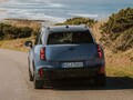 「MINI カントリーマン」に初の限定モデル「スレートブルー」が200台で登場。光で見え方が変化するボディカラーが魅力だ