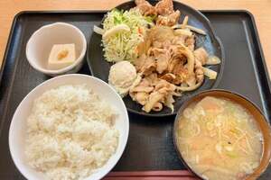 ニク密度たかっ!!　東名「鮎沢PA」で胃袋を満たす鶏肉と豚肉の「よくばり定食」を堪能!!　バイクで行く高速道路グルメ