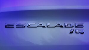 キャデラック「エスカレード」初の電動化 2023年後半発表を予告