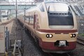 ナニコレ!? 「足元が“異様に広い”グリーン車」に乗った リクライニングし放題 魔改造で生まれた“神席”とは？