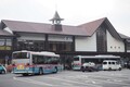 ナニコレ!? 「足元が“異様に広い”グリーン車」に乗った リクライニングし放題 魔改造で生まれた“神席”とは？