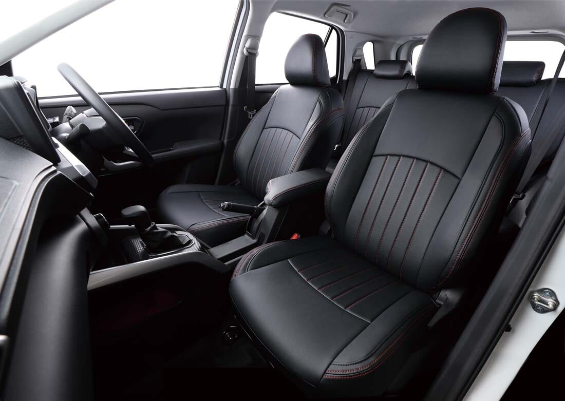 ダイハツ・ロッキーも！　豊富な車種に対応するクラッツィオのシートカバー。新色ステッチで車内をオシャレに演出！