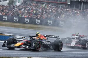 ペースに苦しんだ角田裕毅、10秒ペナルティもあり15位「雨には自信があったから困惑」次戦アップデートに期待