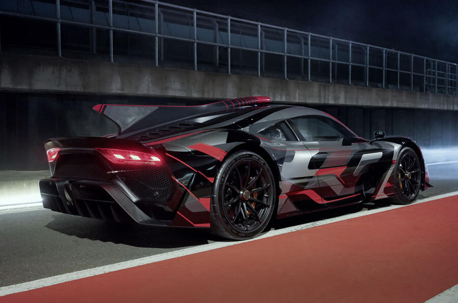 【F1エンジン搭載】新型メルセデスAMGワン　走行シーン公開　1.6L V6ハイブリッド