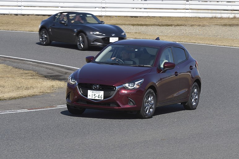 最適なドライビングポジション取れてますか メディア編集者マツダ体験会 Carview 自動車情報サイト 新車 中古車 Carview