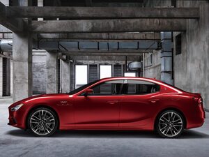 【マセラティ ギブリ】の歴史といま買いの中古車 美と走りを極めたスポーツセダン