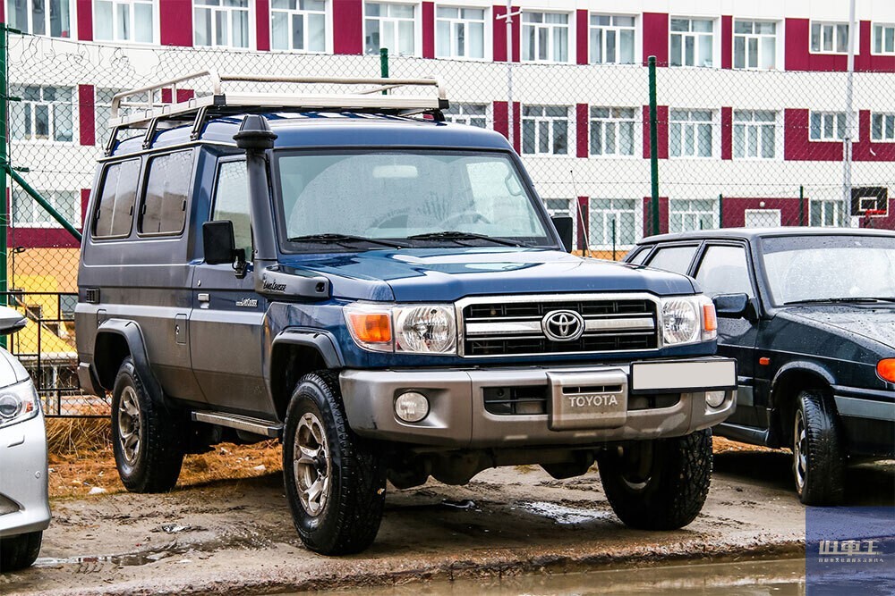 ランクル70のトゥループキャリアは隠れた人気車種？！ 海外限定モデルの全貌に迫る