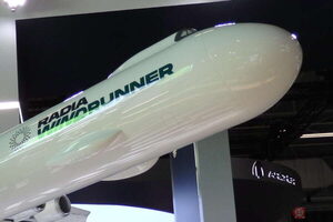 驚異の外形「世界一長～い飛行機」輸送機としてイケる？ デカさは“最強格”…しかしネックも