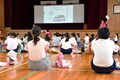 岡崎市内の小学校でラリー教室が開催！ 講師の新井敏弘選手のデモランに児童たちも大喜び