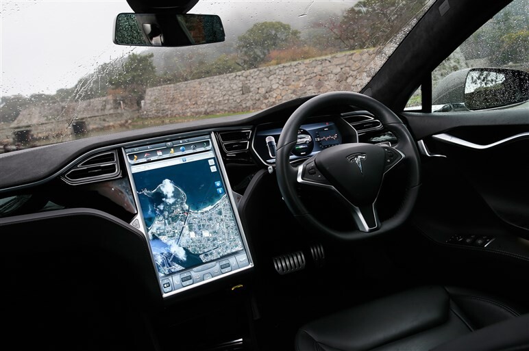 テスラが無料アップデート。オートパイロット機能はどう進化した？