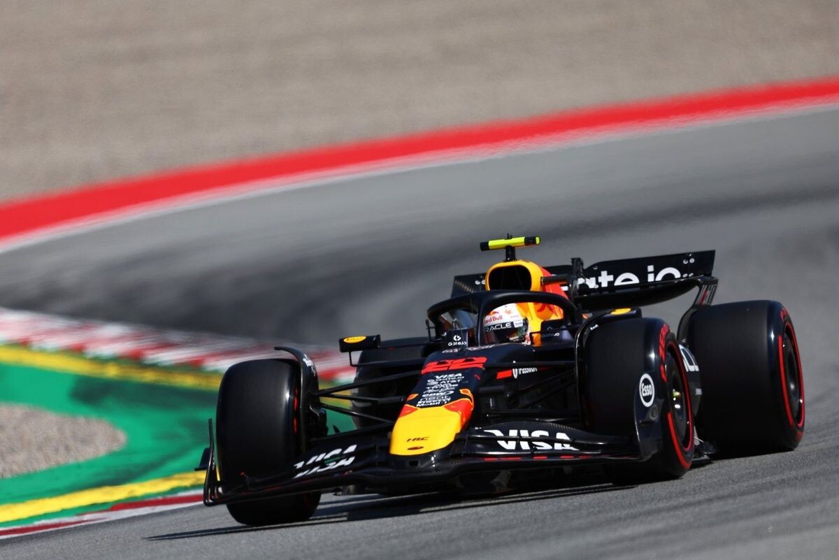 レッドブル、スペインGP予選は高温時のグリップ不足に苦しむ。ただ角田裕毅の最下位は「検証が必要」とマルコ