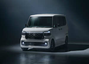 2色のブラックで精悍スタイリングを実現。N-BOXカスタム「BLACK STYLE」発売