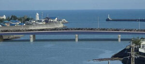 人呼んで「近鉄道路」 築95年の橋がついに架け替え開通！ 走りにくかった“鉄道時代の遺構”が消滅