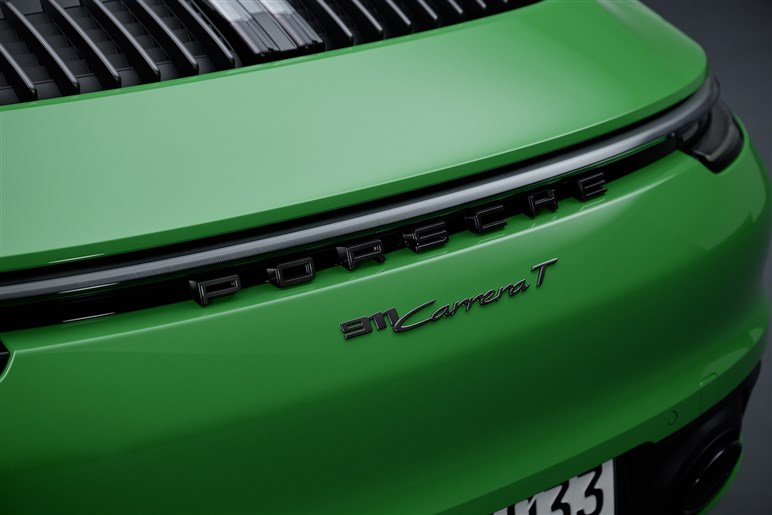 ポルシェ「911カレラT」が予約開始。”ツーリング”の名を冠したライトウェイトスポーツモデル、価格は1640