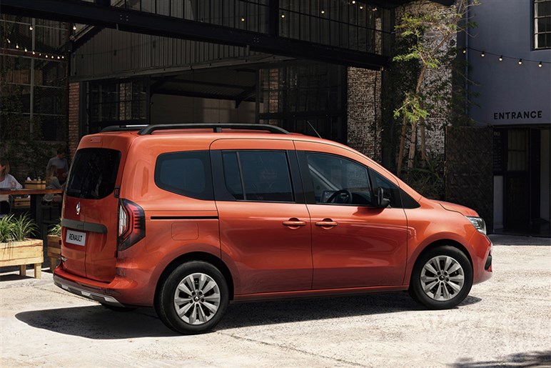 【何が起きている？】日産が開発する“新型コンパクトミニバン”が遅れる理由。計画中止の噂も