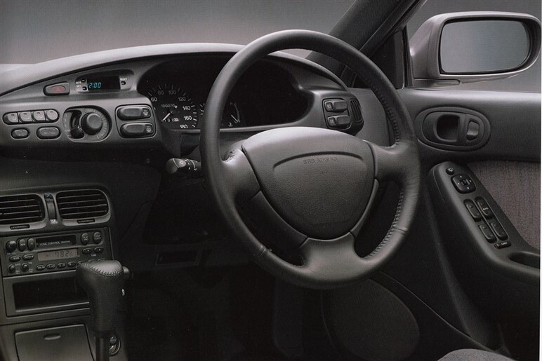 カーデザインの巨匠ジウジアーロが“世界一美しいセダン”と認めた「ユーノス500」はなぜ売れなかったのか？