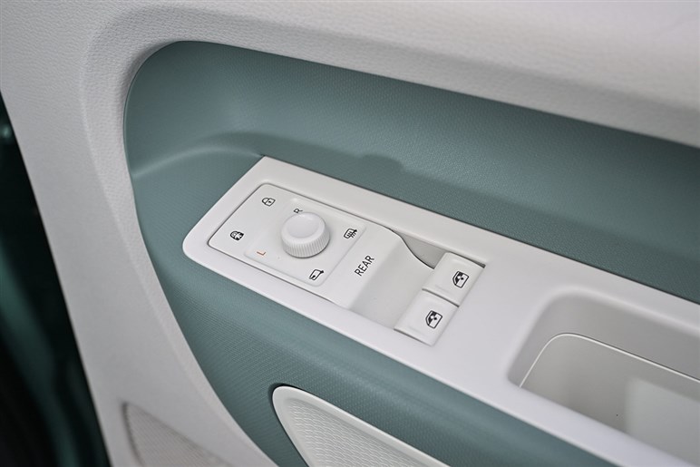 「ID.バズ」国内発表に大反響。充電問題を解決するキャンペーンも後押し…予約者優先で今発注しても納期は来年以降に
