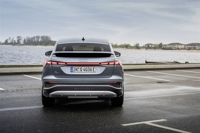 【心機一転】「EQC」改め新型「GLC EV」のデザインがほぼ判明。ガソリン車と“共通顔”に…25年公開へ