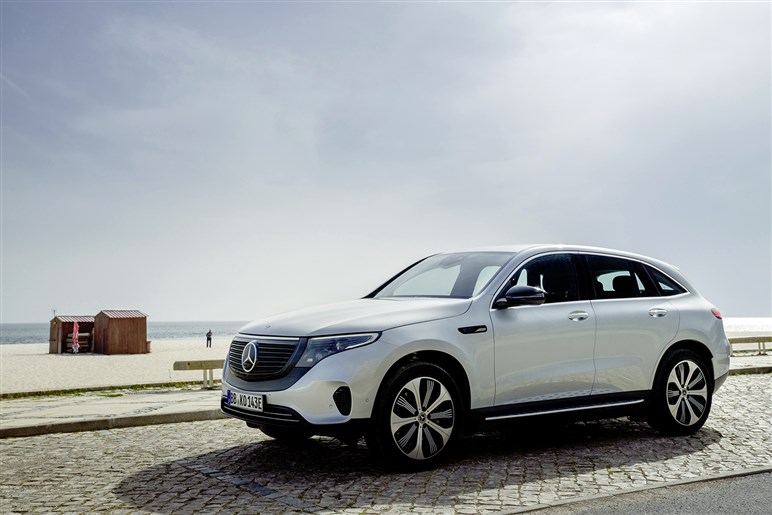 【心機一転】「EQC」改め新型「GLC EV」のデザインがほぼ判明。ガソリン車と“共通顔”に…25年公開へ