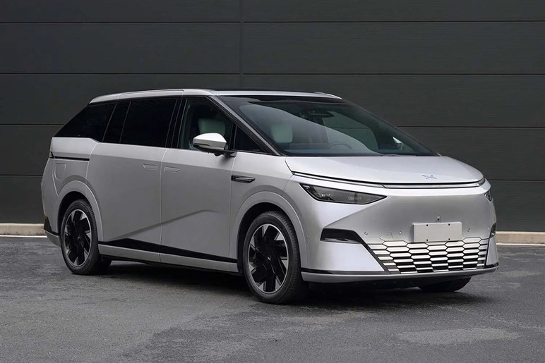 【中国のテスラ】こと急成長ブランド「ニオ」に乗った。驚きの新機能“交換式バッテリー”はアリかナシか？