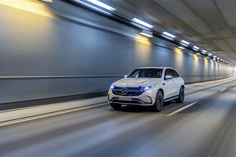 【心機一転】「EQC」改め新型「GLC EV」のデザインがほぼ判明。ガソリン車と“共通顔”に…25年公開へ