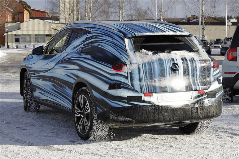 【心機一転】「EQC」改め新型「GLC EV」のデザインがほぼ判明。ガソリン車と“共通顔”に…25年公開へ