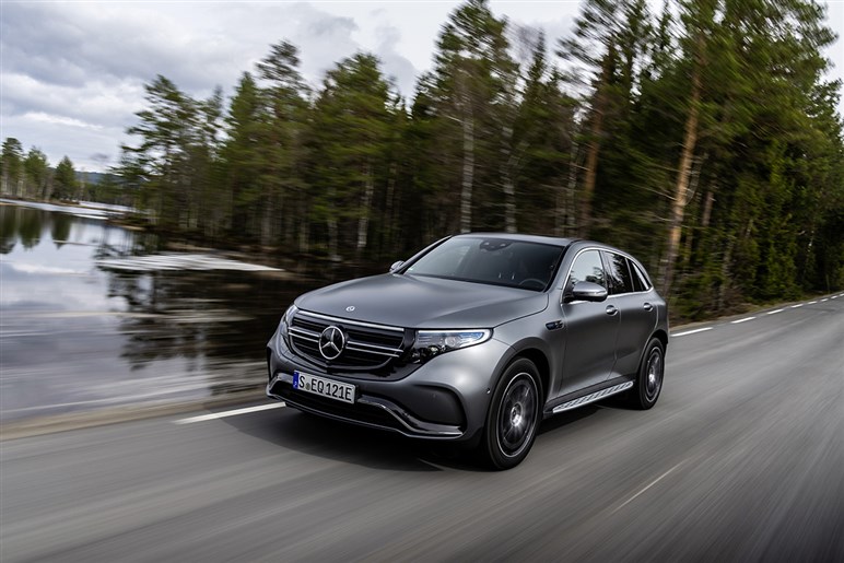 【心機一転】「EQC」改め新型「GLC EV」のデザインがほぼ判明。ガソリン車と“共通顔”に…25年公開へ