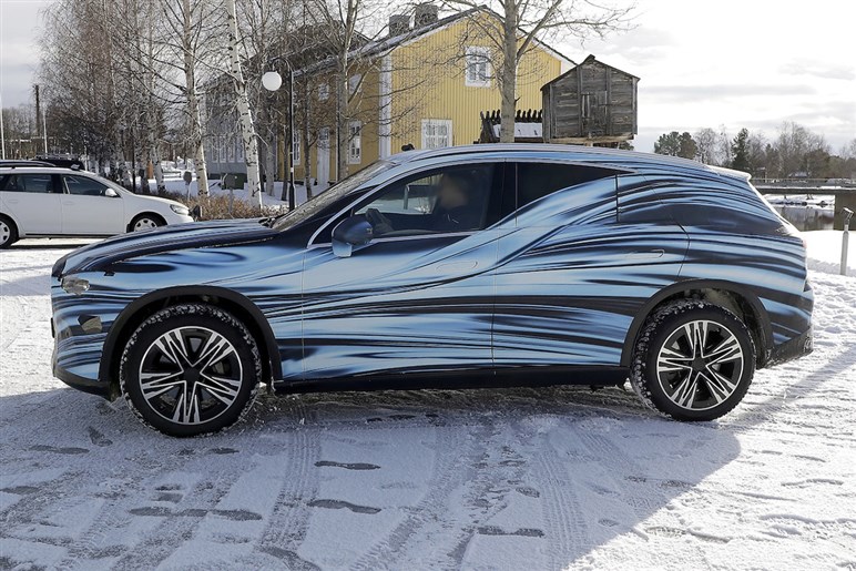 【心機一転】「EQC」改め新型「GLC EV」のデザインがほぼ判明。ガソリン車と“共通顔”に…25年公開へ
