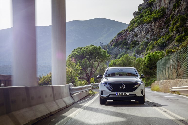 【心機一転】「EQC」改め新型「GLC EV」のデザインがほぼ判明。ガソリン車と“共通顔”に…25年公開へ