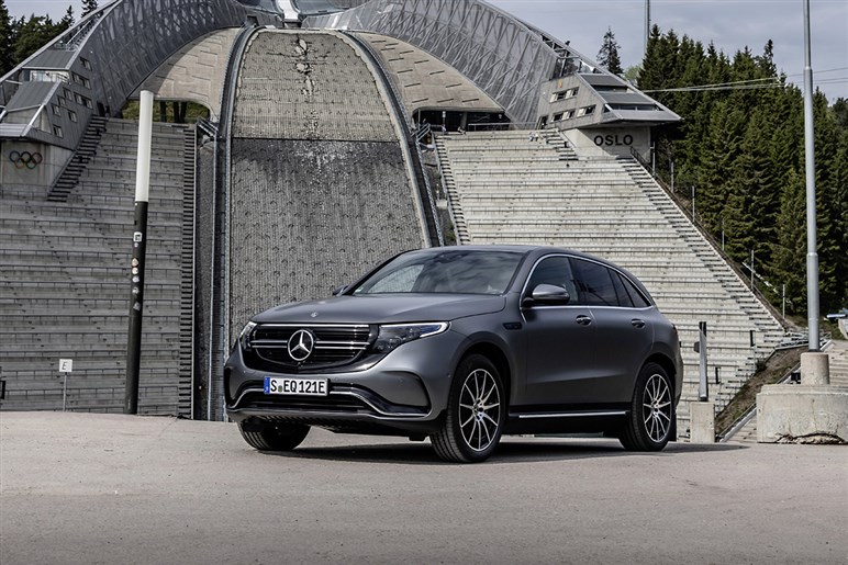 【心機一転】「EQC」改め新型「GLC EV」のデザインがほぼ判明。ガソリン車と“共通顔”に…25年公開へ