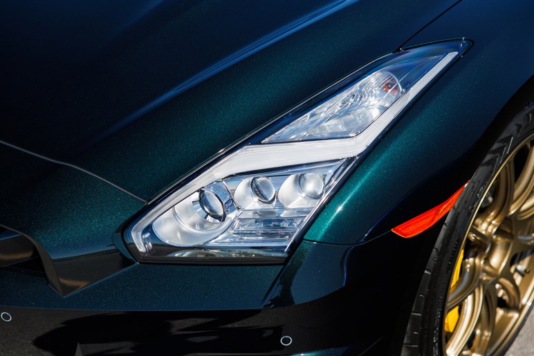 【実際どうなの？】惜しまれつつ生産終了となった「GT-R」オーナーの本音…登場から18年も走りはまだまだ一級品