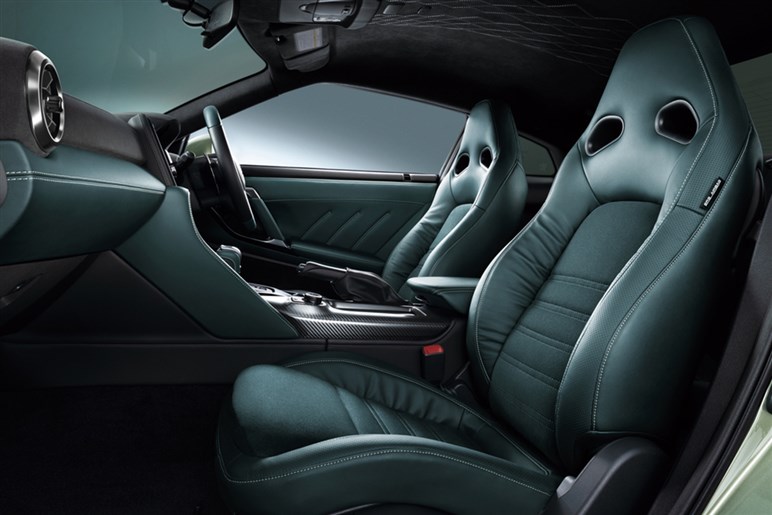 【実際どうなの？】惜しまれつつ生産終了となった「GT-R」オーナーの本音…登場から18年も走りはまだまだ一級品