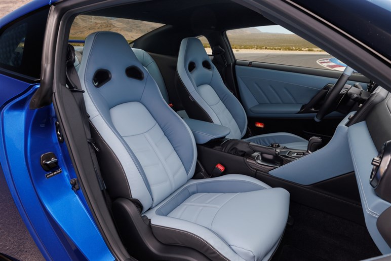 【実際どうなの？】惜しまれつつ生産終了となった「GT-R」オーナーの本音…登場から18年も走りはまだまだ一級品