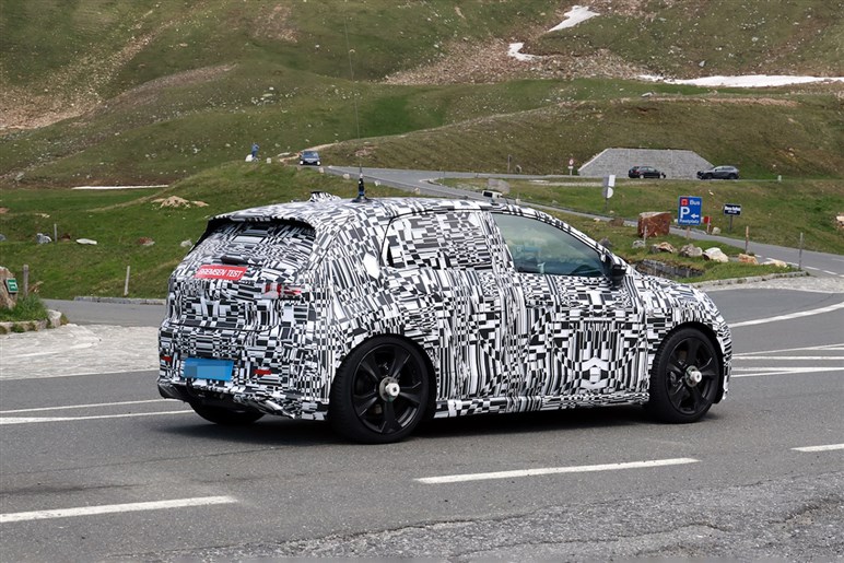 【新たな“R”が爆誕？】VW新型「ID.2 R」が406馬力で登場か。エントリーEVなのに“ゴルフR超え”の実力