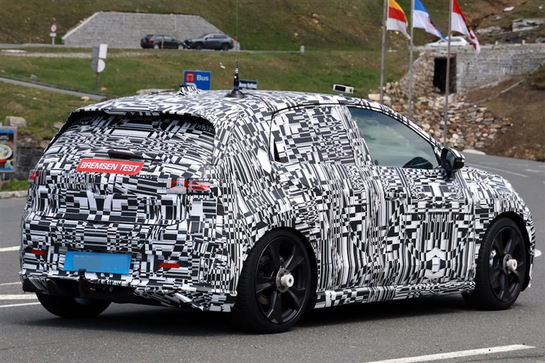 【新たな“R”が爆誕？】VW新型「ID.2 R」が406馬力で登場か。エントリーEVなのに“ゴルフR超え”の実力