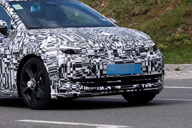【新たな“R”が爆誕？】VW新型「ID.2 R」が406馬力で登場か。エントリーEVなのに“ゴルフR超え”の実力