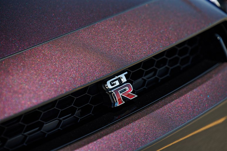 【実際どうなの？】惜しまれつつ生産終了となった「GT-R」オーナーの本音…登場から18年も走りはまだまだ一級品