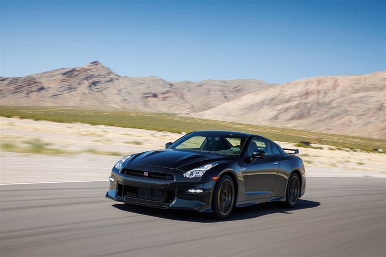 【実際どうなの？】惜しまれつつ生産終了となった「GT-R」オーナーの本音…登場から18年も走りはまだまだ一級品